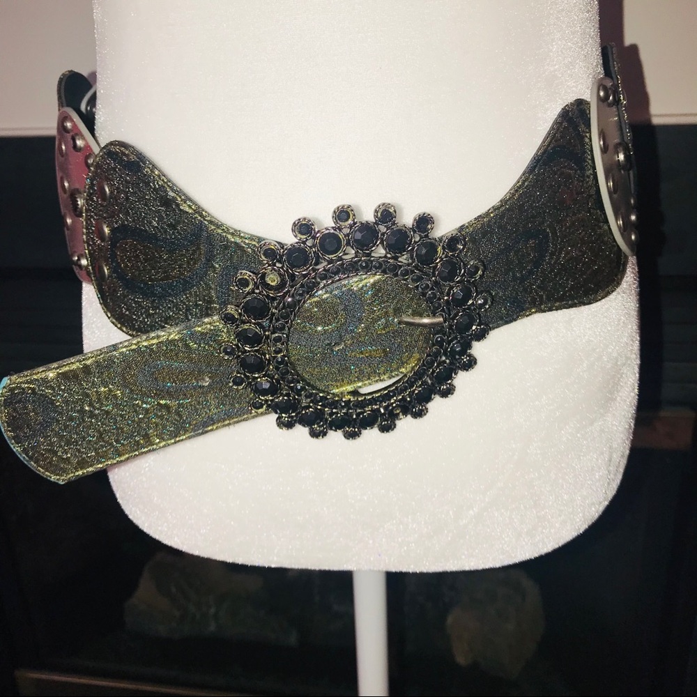 Women’s Metallic Large Buckle Waist Belt